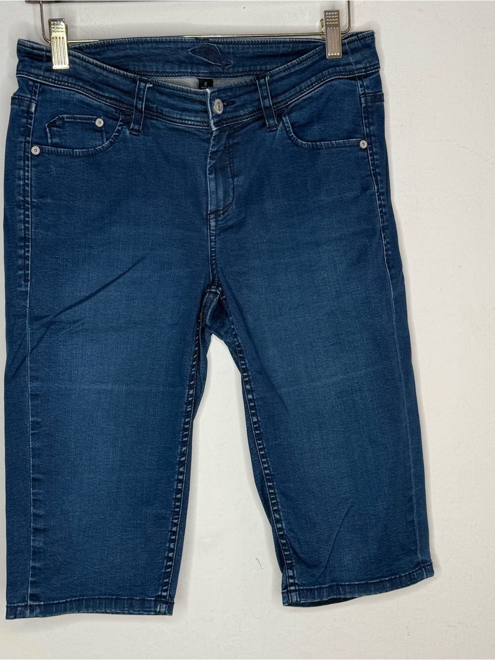 Tommy Bahama Denim Glam Digger Bermuda Shorts Size 6 Stretch Blue Jean Shorts